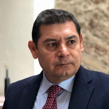 Reconoce Senador Armenta su amistad con Fredy Erazo, defensor del “Grillo”