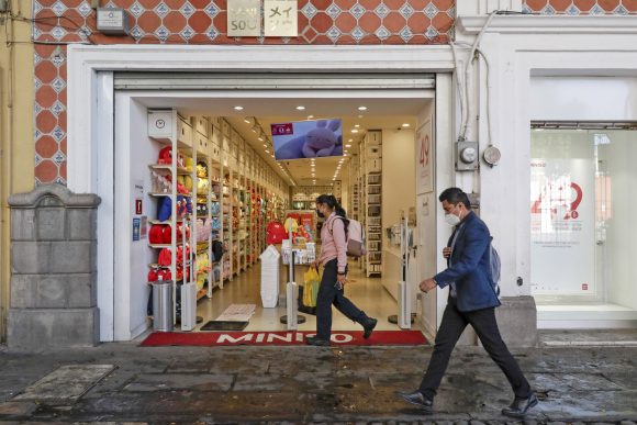 Comercio informal foráneo invade el Centro Histórico de Puebla y agrava crisis para negocios establecidos