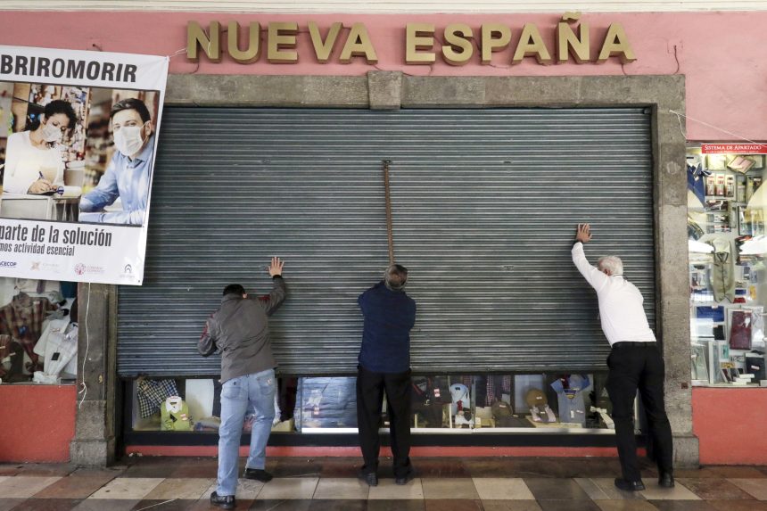 (FOTOS Y VIDEO) Negocios del Centro Histórico abren sus puertas después de confinamiento