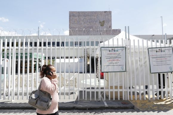 (VIDEO) Ingresan pacientes al IMSS San José