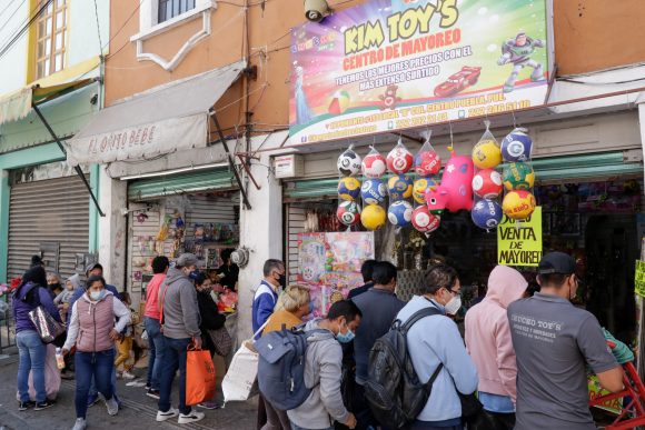 (FOTOS Y VIDEO) Jugueterías en Puebla abren sus puertas con aforo del 20%