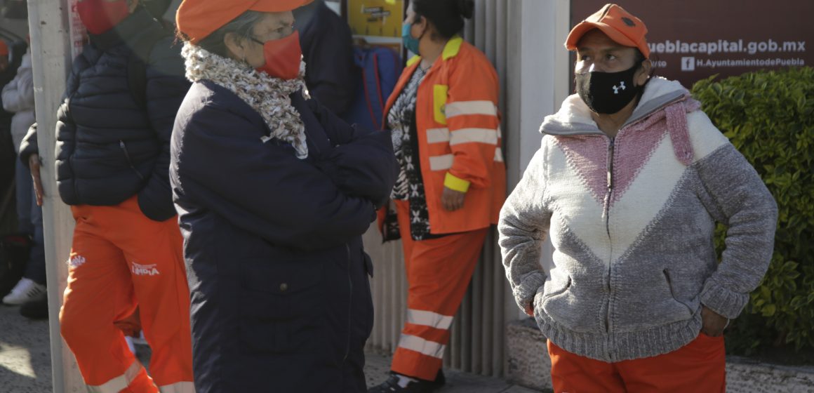 Ayuntamiento de Puebla acuerda aumento de 24% en prestaciones y 4% salarial para trabajadores de limpia