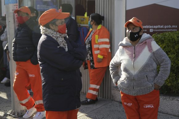 Ayuntamiento de Puebla acuerda aumento de 24% en prestaciones y 4% salarial para trabajadores de limpia