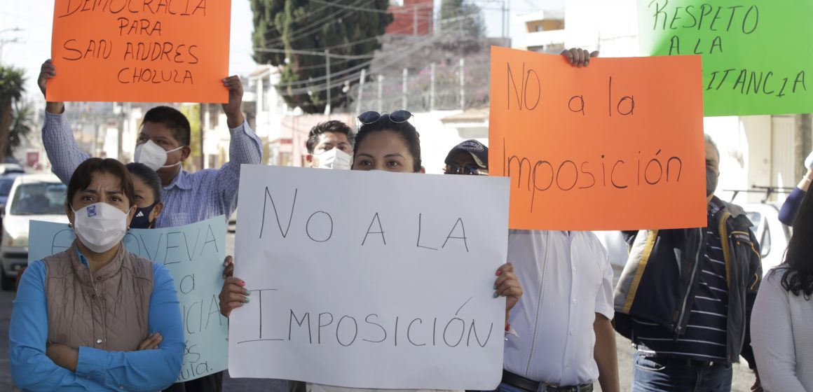 (FOTOS Y VIDEO) Panistas exigen centros de votación