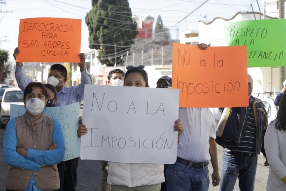 (FOTOS Y VIDEO) Panistas exigen centros de votación