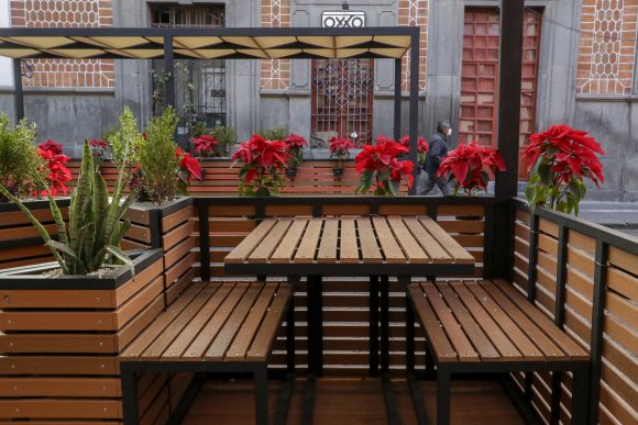 (FOTOS Y VIDEO) Finaliza instalación de parklets en el centro de la ciudad