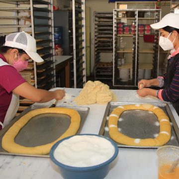 (FOTOS Y VIDEO) Elaboran rosca de reyes panaderías de la ciudad