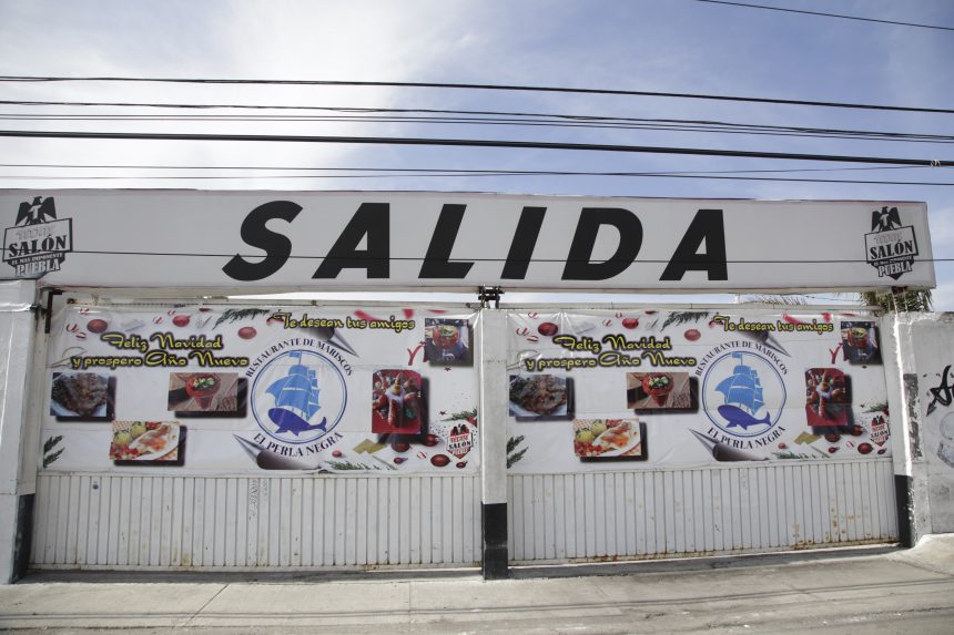 (FOTOS Y VIDEO) Salón Tecate opera sin respetar el decreto de cierre