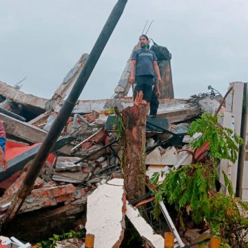 Sismo en la isla de Célebes en Indonesia deja al menos 42 muertos y más de 600 heridos