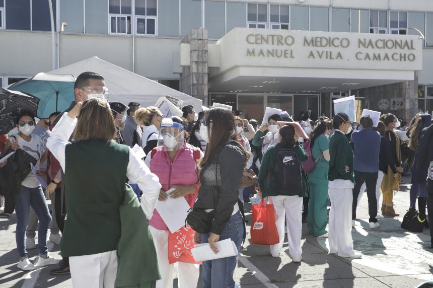 vacuna-covid-19-imss-san-jose-450391 (FOTOS Y VIDEO) Largas filas de personal de salud para recibir vacuna