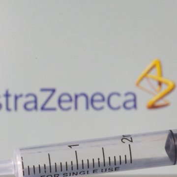 AstraZeneca admite que vacuna contra Covid -19 puede causar trombosis