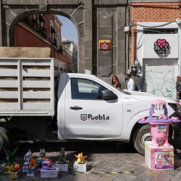 Ambulantes se desbordan con venta de juguetes en el centro