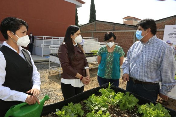 Ayuntamiento de Puebla entrega huertos escolares a favor de la seguridad alimentaria