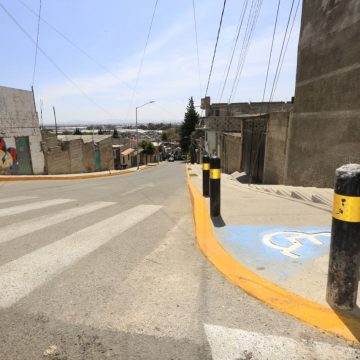 Ayuntamiento de Puebla rehabilita con concreto asfáltico avenida en San Pablo Xocimehuacan