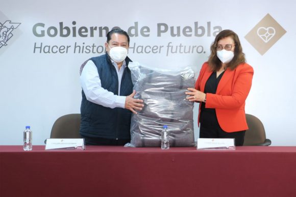 Dona Secretaría de Movilidad y Transporte cobertores al SEDIF para grupos vulnerables