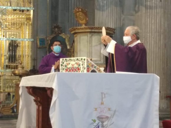 Pide Arzobispo buscar espacios más amplios para próximos períodos de vacunación