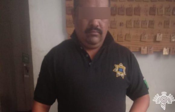 Por posesión de droga, es detenido policía municipal de Tehuacán