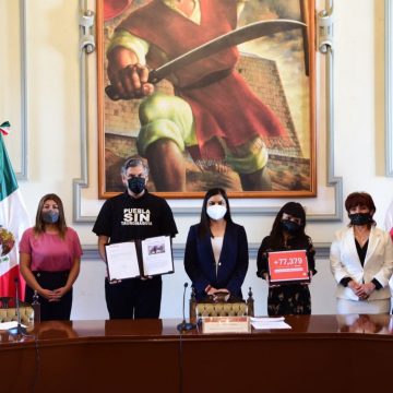 Organización entrega a Ayuntamiento de Puebla más de 77 mil firmas contra corridas de toros