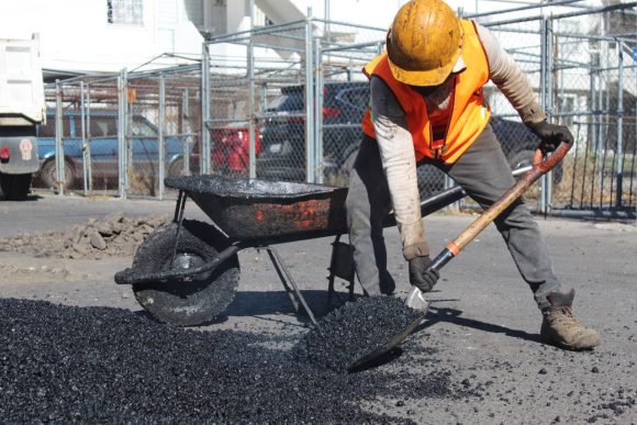 Con 20 cuadrillas, Ayuntamiento de Puebla mantiene atención al bacheo en la ciudad
