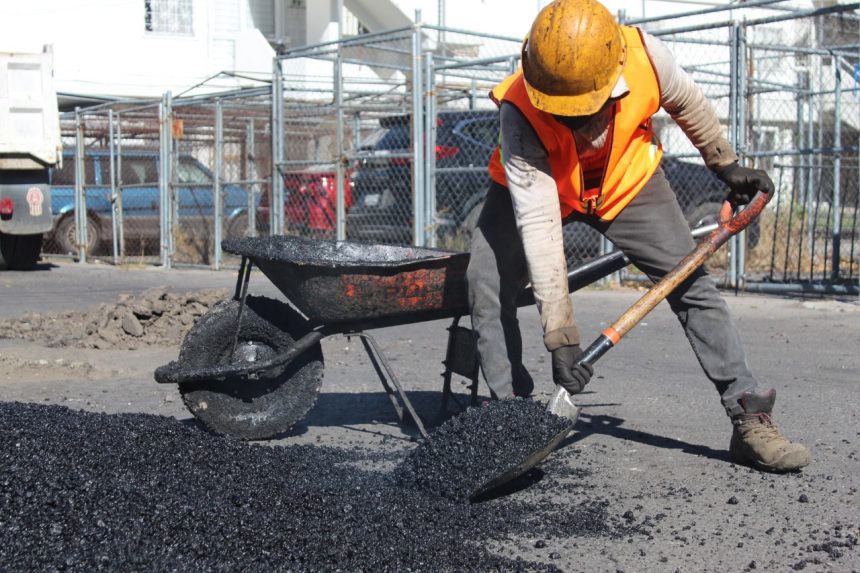 Con 20 cuadrillas, Ayuntamiento de Puebla mantiene atención al bacheo en la ciudad