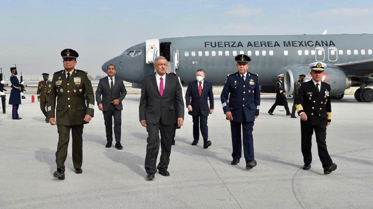 Se ha demostrado que se pueden operar tres aeropuertos: AMLO tras inaugurar base en Santa Lucía