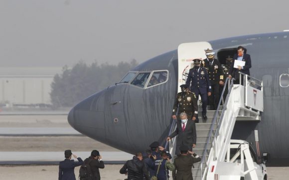 Aterriza primer avión en aeropuerto de Santa Lucía con AMLO a bordo