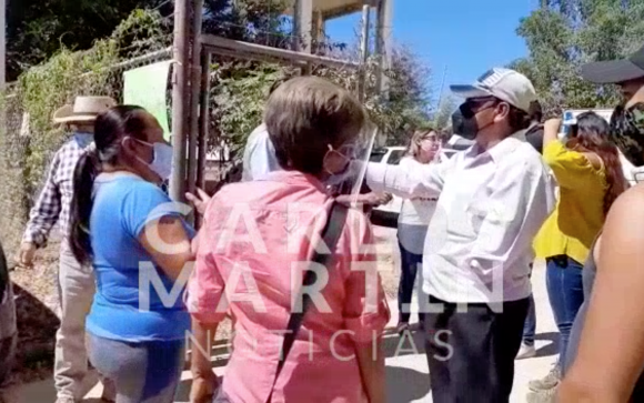 (VIDEOS) En desorden “abuelitos” de la mixteca ya esperan la vacuna anticovid