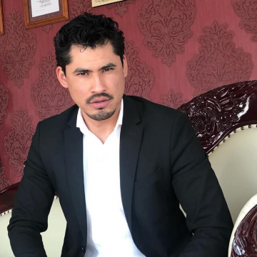 Fotografías de precandidato a diputado local en Puebla causan polémica en redes