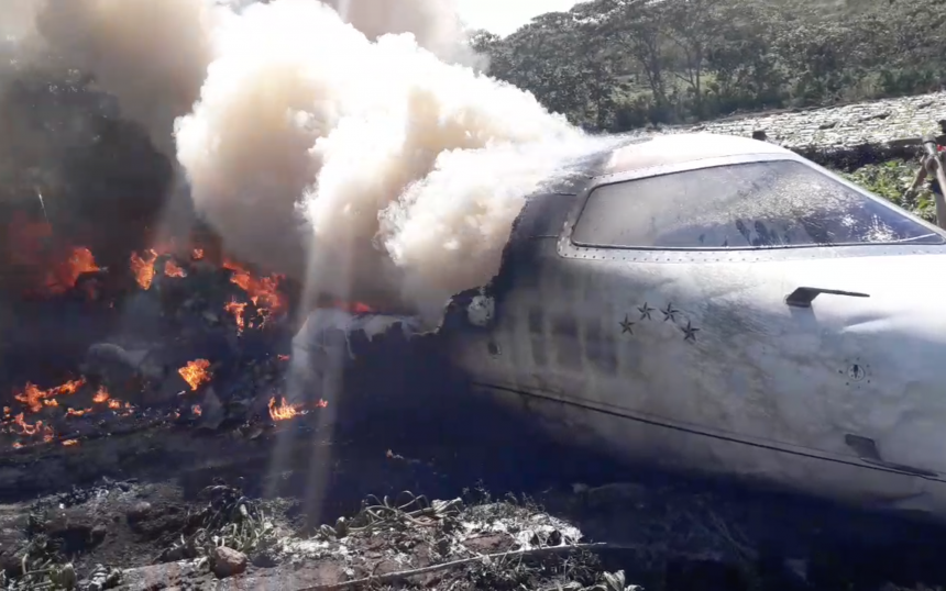 Captura-de-Pantalla-2021-02-21-a-las-13.59.58-1 (VIDEOS) Desploma avioneta de la Fuerza Aérea en Xalapa; reportan muertos