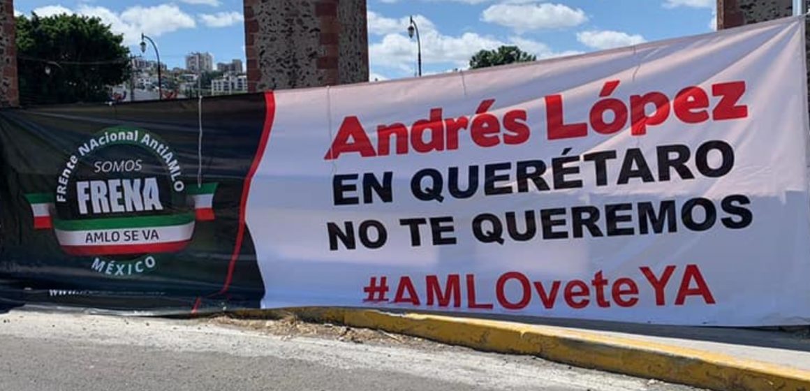 (VIDEO) Simpatizantes y opositores de AMLO chocan afuera del Hospital General de Querétaro