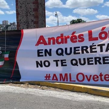 (VIDEO) Simpatizantes y opositores de AMLO chocan afuera del Hospital General de Querétaro