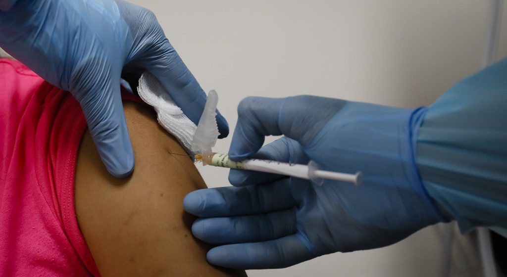 Estados Unidos vacuna a 70 mil migrantes poblanos contra el COVID-19
