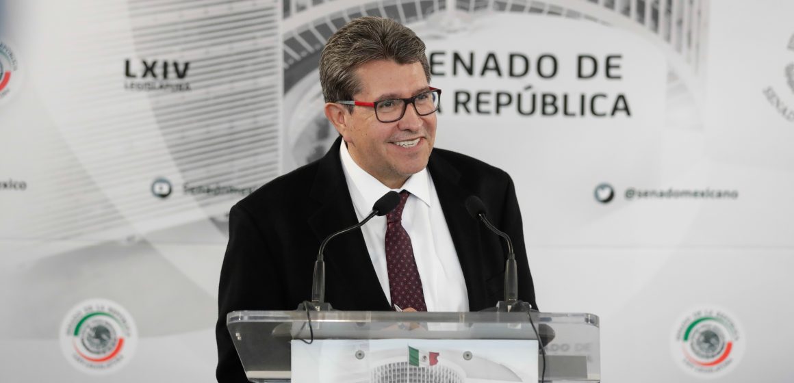 Ricardo Monreal presenta iniciativa para regular redes sociales;  propone multas de hasta 89.6 mdp