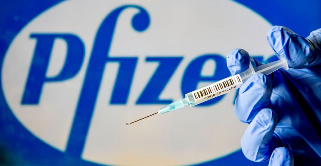 Prevé Pfizer  tener lista en marzo vacuna contra la variante Ómicron