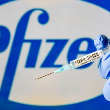 Pfizer facturaría 15 mil millones de dólares gracias a la vacuna contra el COVID-19 en 2021
