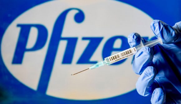 Pfizer facturaría 15 mil millones de dólares gracias a la vacuna contra el COVID-19 en 2021