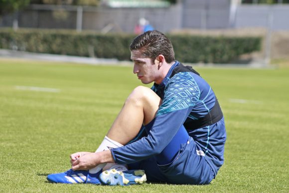 SANTIAGO ORMEÑO Santiago Ormeño concentrado en su trabajo con el Puebla