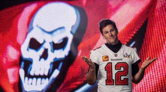 Tom Brady será intervenido de una rodilla