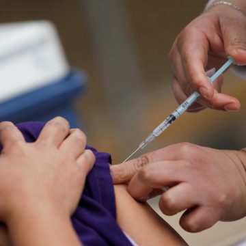 Las dudas sobre la vacunación por Lilia Vélez