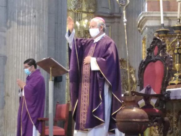 Inconformes los fieles católicos por cierre de iglesias los días domingo, afirma Arzobispo