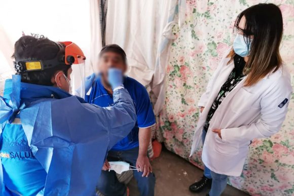 Otorgan Salud atención a familia de Chignahuapan con síntomas de COVID