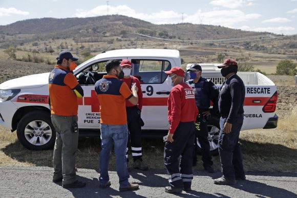 (FOTOS Y VIDEOS) Equipos de rescate realizan búsqueda de desaparecidos en la zona de El Aguacate