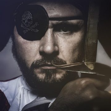 ¿Por qué los piratas usaban un parche en el ojo?