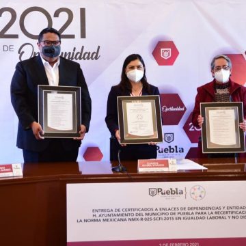 Reconocen a dependencias y enlaces de Ayuntamiento de Puebla por recertificación de Norma Laboral 2020