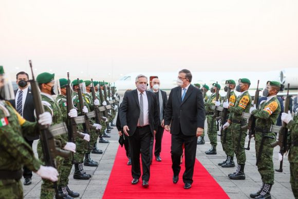 Llega el presidente de Argentina, Alberto Fernández, a México para gira de 3 días