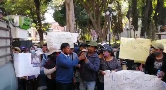 (VIDEO) Bloquean pobladores de La Resurrección Bulevar 5 de Mayo por faltando agua