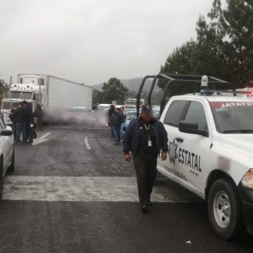 (VIDEO) Bloquea AMOTAC carreteras de Puebla piden frenar inseguridad, “mordidas”, alza de gasolina y casetas