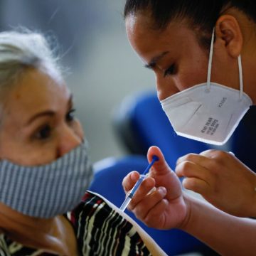 Se aplican más de 74 mil vacunas contra Covid-19, en 24 horas: Ssa