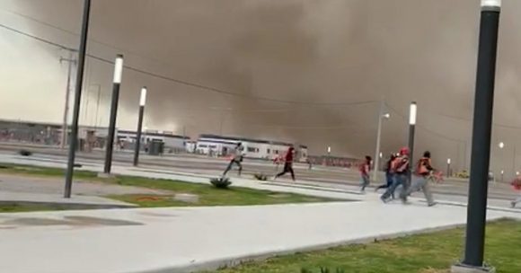 (VIDEO) Se registra tolvanera en Aeropuerto de Santa Lucía