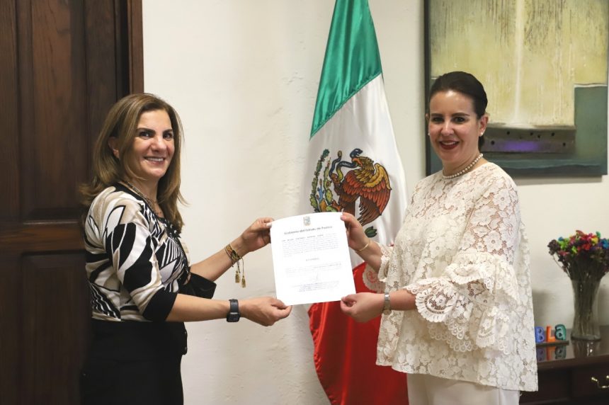 Designa titular de SEGOB a Elena del Carmen Tanus como subsecretaria jurídica